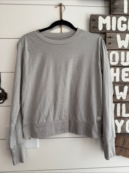 Vuori Tops - Vuori DayDream crew top size medium